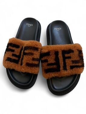 Fendi brown fur slides